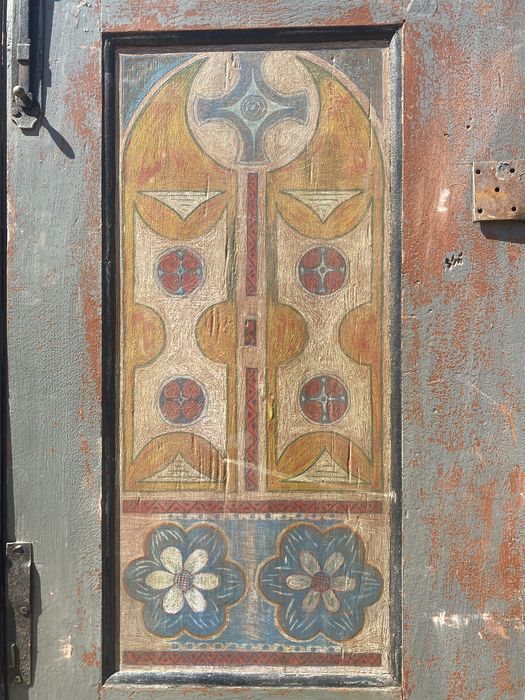 Portas antigas com pinturas