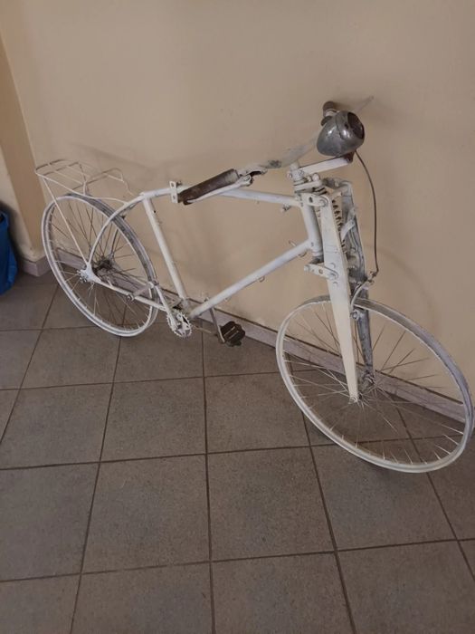 Bicicleta antiga, para decoração de montras ou outras