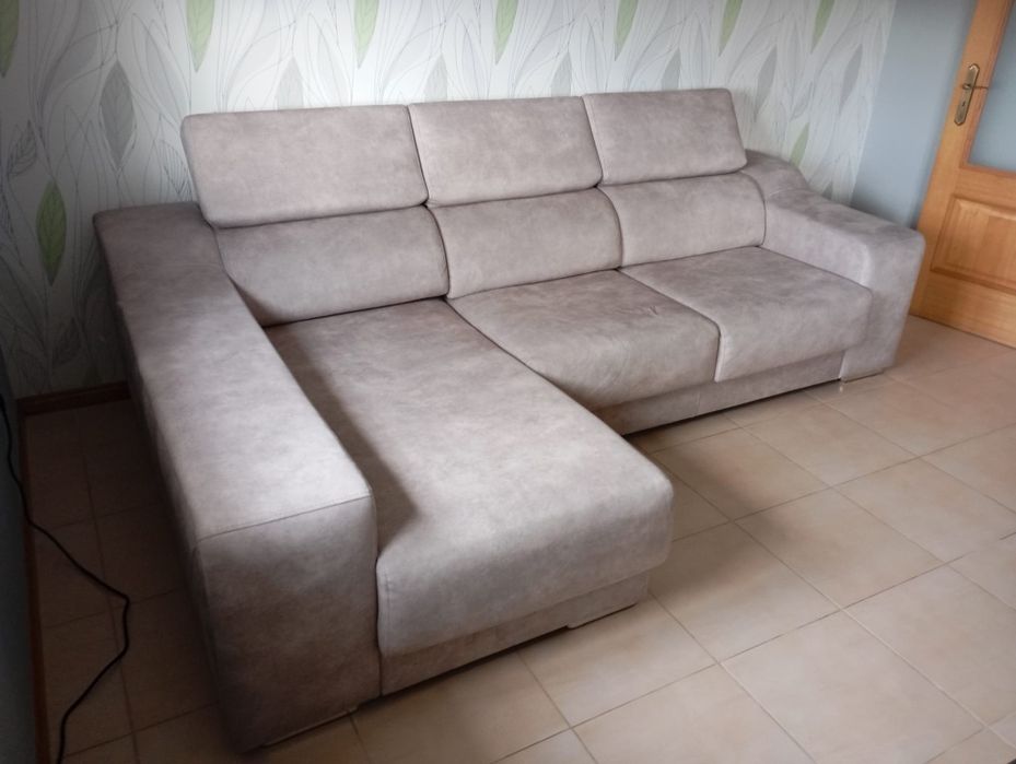 Sofá com chaise longue