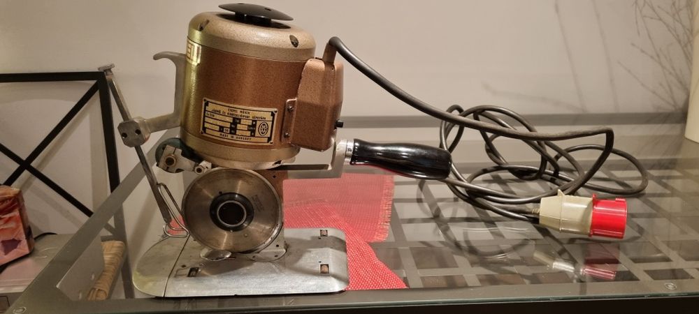 Sprzedam nóż elektryczny do tkanin.