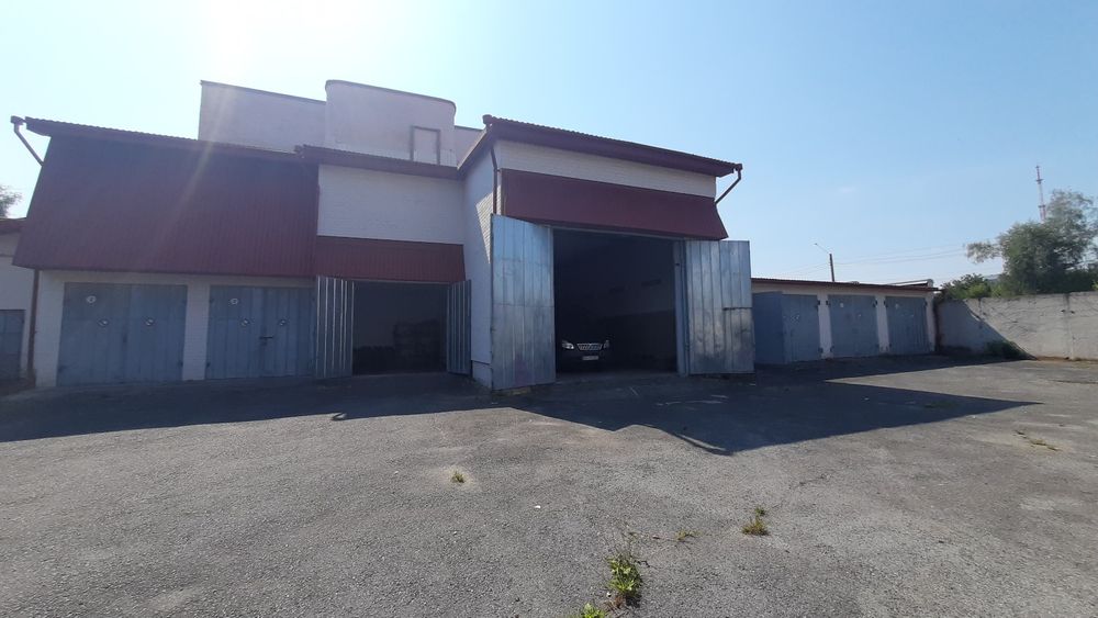 Здам 3 бокса з прилеглою теріторією