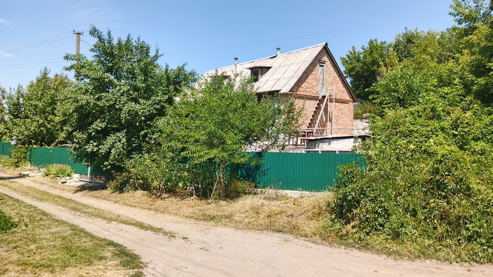 Продається просторий дім у м.Багачеве