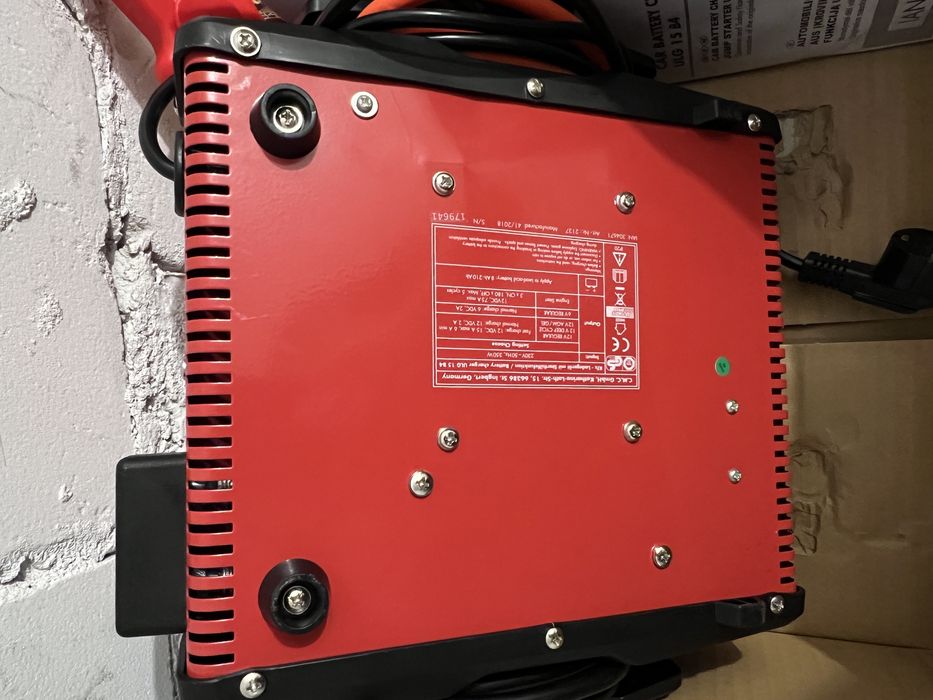 Prostownik z funkcją rozruchu ULG 15 B4 jak nowy