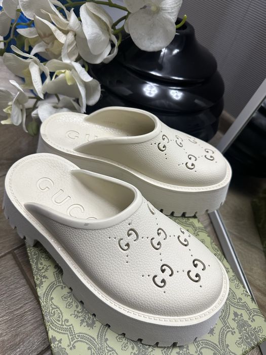 Шльпанці   Gucci