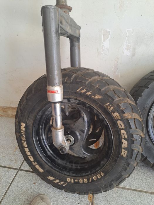Forqueta + 2 rodas completas + pinça Piaggio / Vespa (120/90-10)