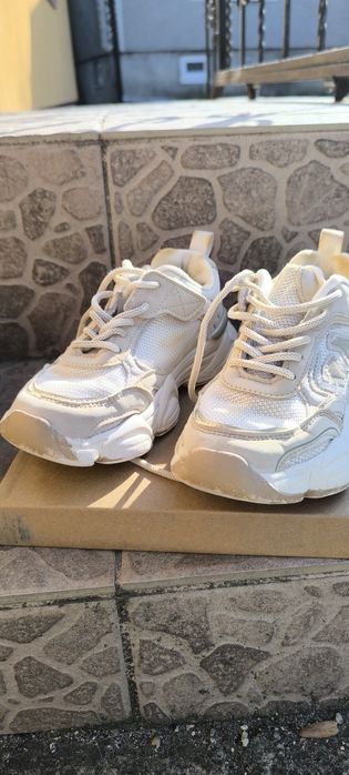 Кросівки дівчинка