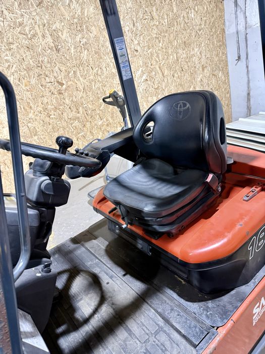 Empilhador Toyota triplex com bateria nova! Garantia! Oportunidade!!