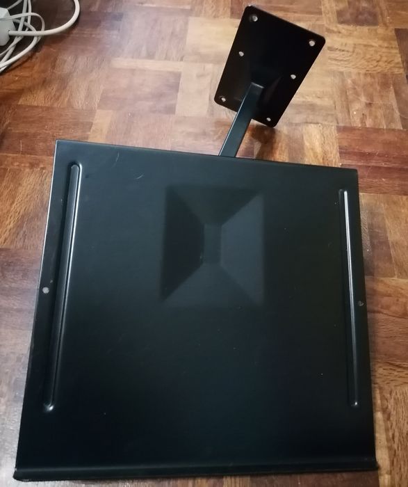 Prateleira metálica