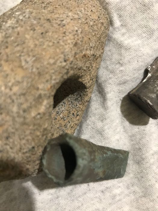 Каменный топор, платежный слиток, тесло