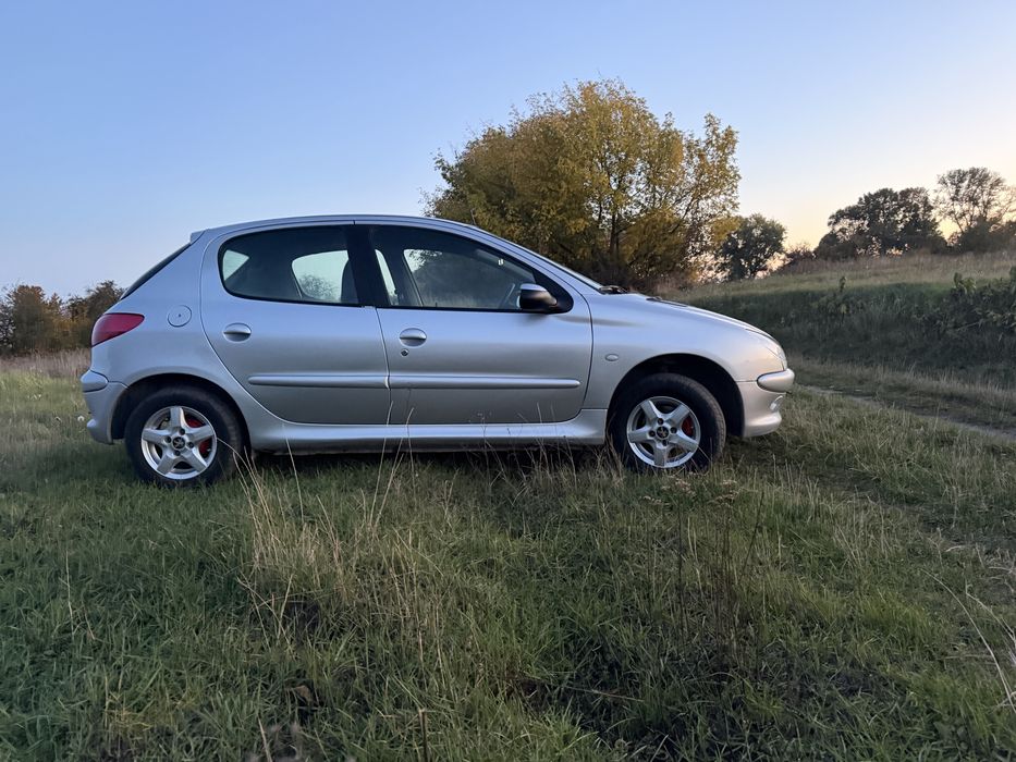 Peugeot 206 1.1 2500$