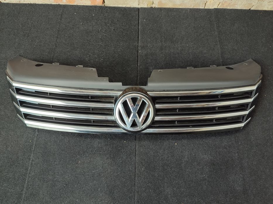 Решітка радіатора Фольксваген Пассат Б7 решітка бампера Volkswagen Passat B7 3AA853651