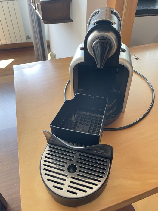 Máquina de Café Nespresso De'Longhi Essenza (Modelo EN 90)