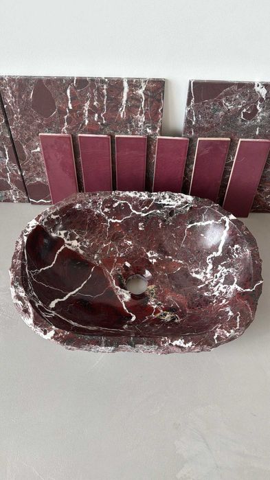 Umywalka z marmuru Rosso Levanto nablatowa ręcznie robiona z kamienia