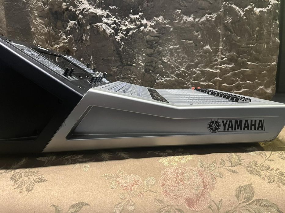 Мікшерний пульт  Yamaha  TF 1