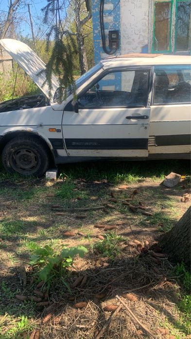 Продам на запчасти мотори целие заводяться