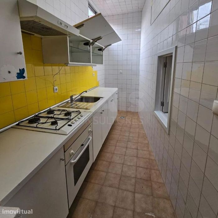 Predio na Ajuda com 4 frações T2 independentes