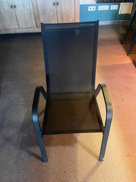 Cadeiras pretas exterior