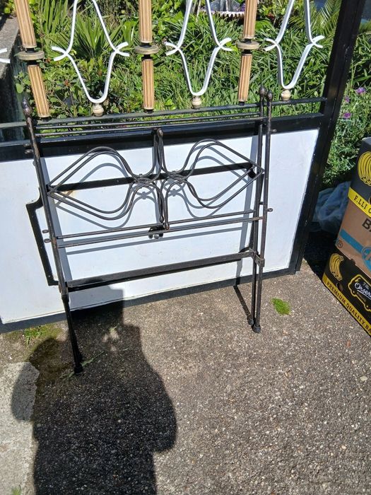 Mesa pipo em castanho