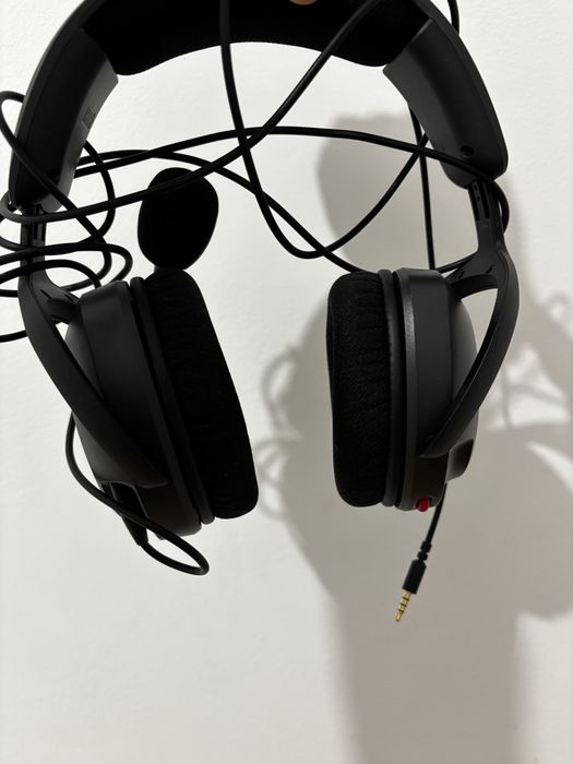 Fones gaming com fio