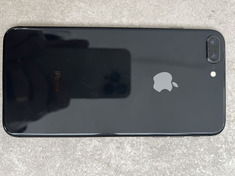 iPhone 8 plus 64 gb