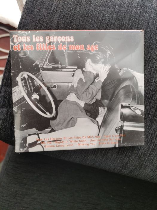 CD compilation of hits from the 1970s and 1980s, cash payment, Greater Lisbon area