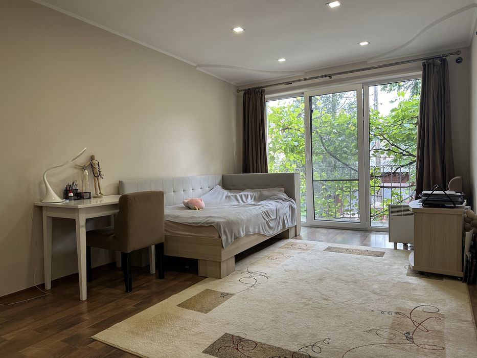 Здається будинок Центр Університет