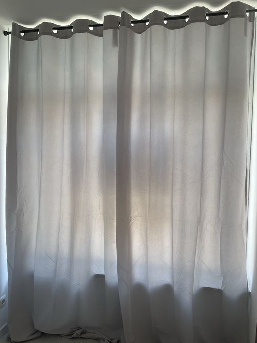 Cortinados cinza JYSK