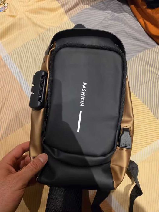 Męska wielofunkcyjna antykradzieżowa torba na ramię USB
