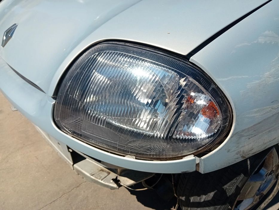 Ótica / farol esquerda RENAULT Clio II (BB0/1/2_, CB0/1/2_)