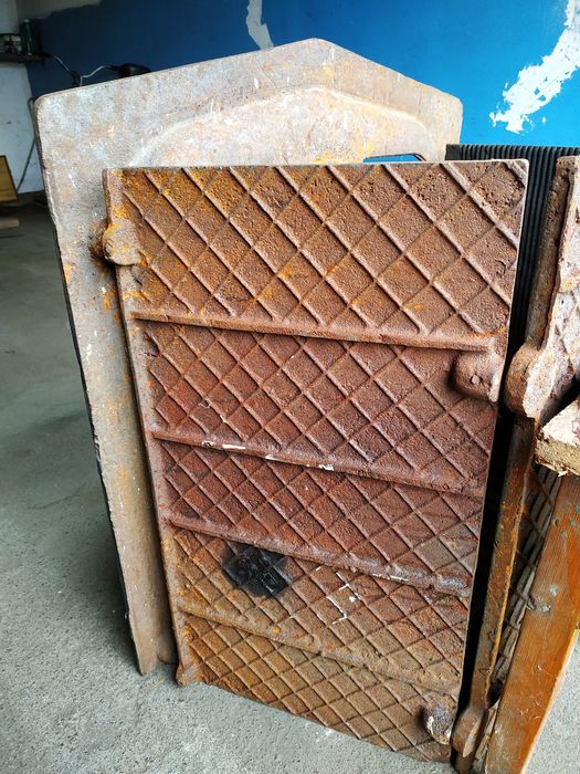 Продам чавунний секційний камін.