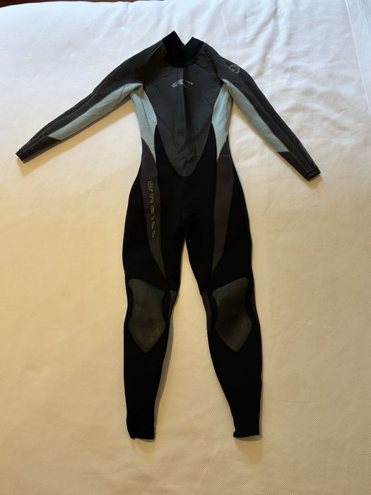 Fato de surf . Para mulher .