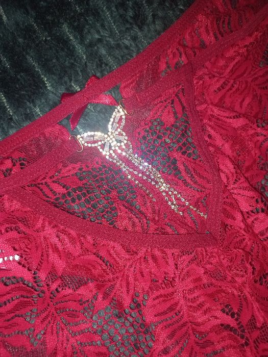 Piękne majtki czerwone damskie M