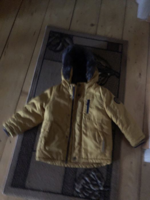 Продам зимову куртку дитясу
