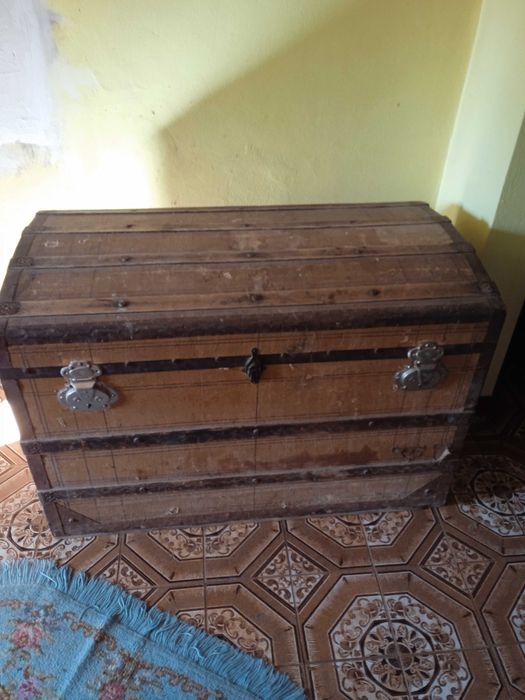 Duas arcas para guardar roupa