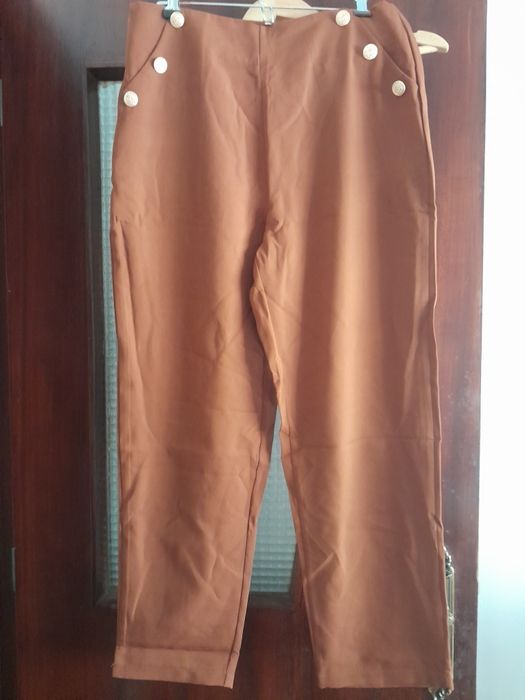 COMO NOVAS - Calças castanhas cinta subida