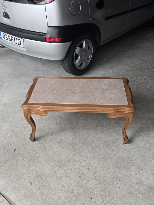 Mesa de Centro com Tampo em Mármore