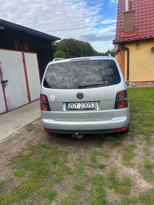 Rodzinny VW Touran 2011