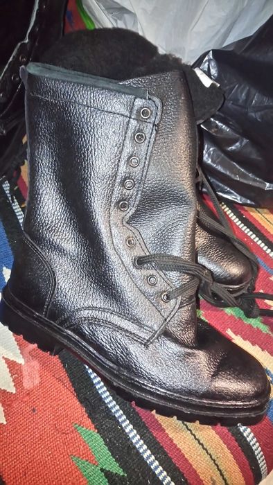 Продаются новые зимние берцы 39р (25.5см)