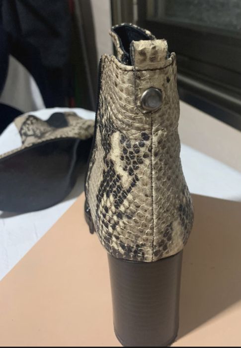 Botas de cano pelo tornozelo marca Foreva tamanho 36