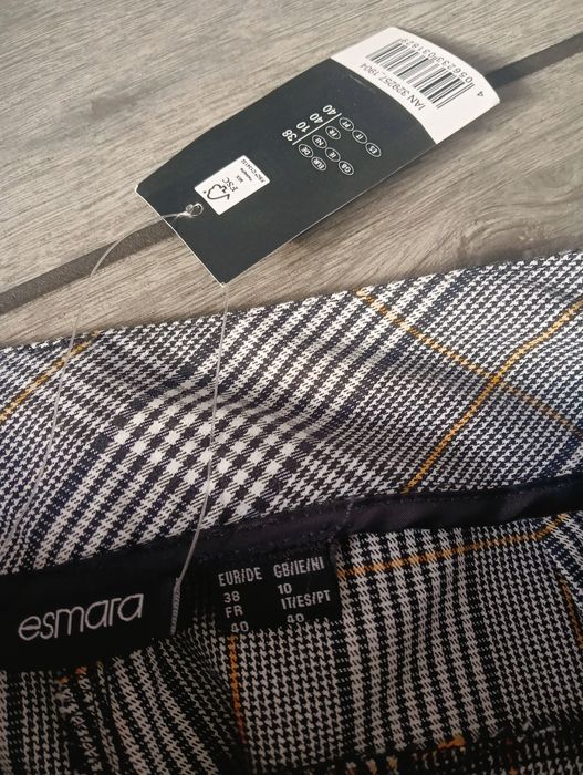 Spodnie w kratkę, eleganckie spodnie, materiałowe spodnie, r. M