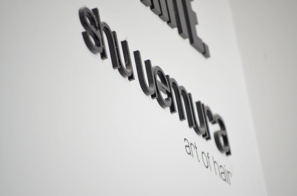 Precisa-se de Cabeleireira e Designer de Sobrancelhas