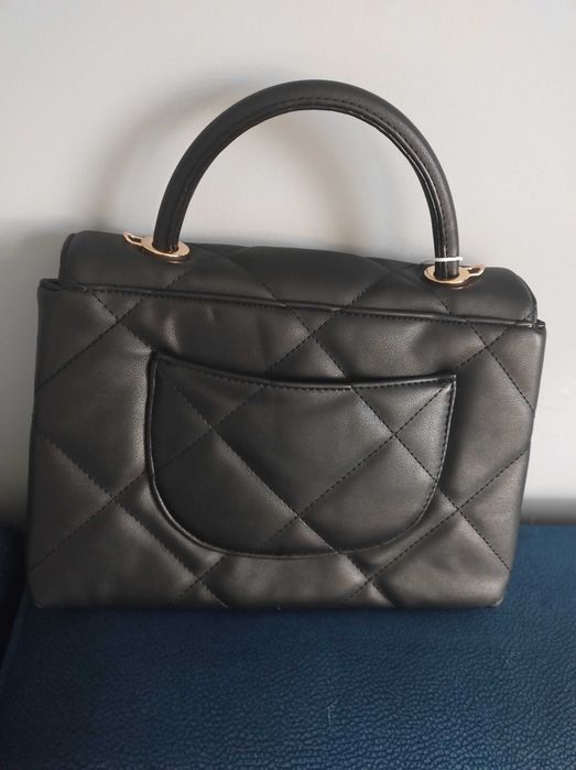 Elegancka nowa czarna torebka - kuferek