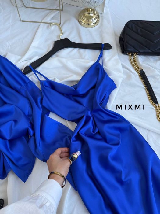 Жіноча шовкова сукня з сорочкою