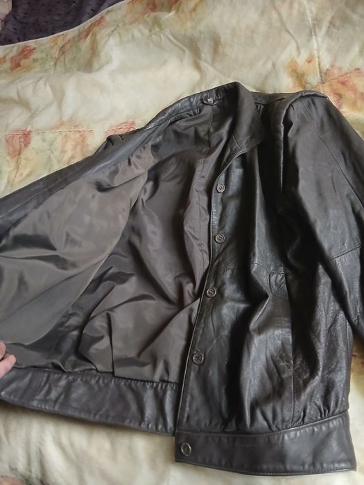 Продам мужскую кожаную куртку размер 40