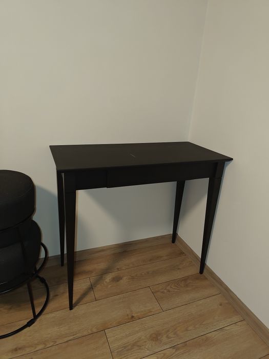 czarne biurko Ragaba MIMO w stylu skandynawskim