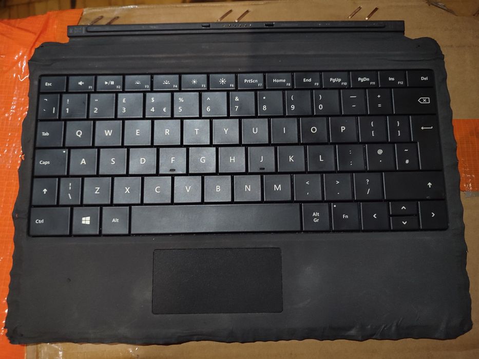 Чохол-клавіатура Microsoft Surface