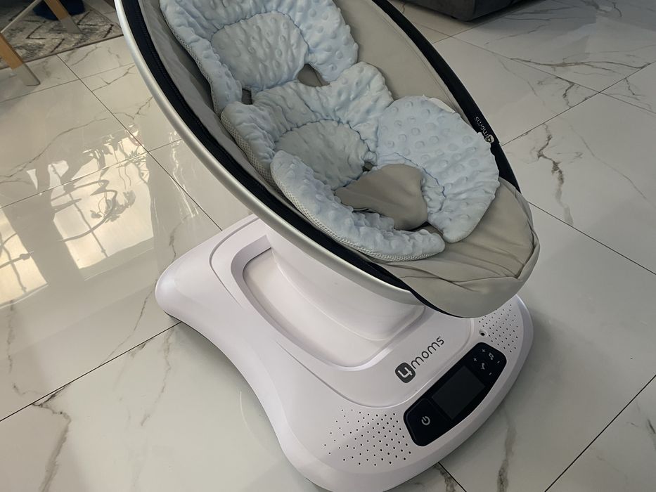 Заколисуючий центр 4moms