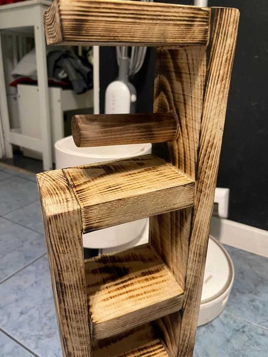 Stojak na papier toaletowy