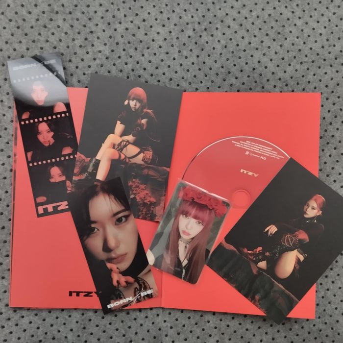 Album Itzy Born to be
