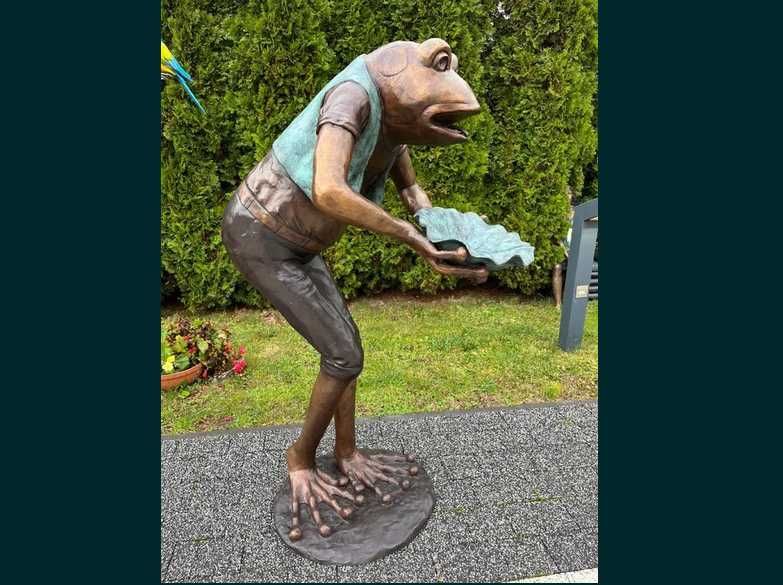 Żaba żebraczka-fontanna z brązu duża